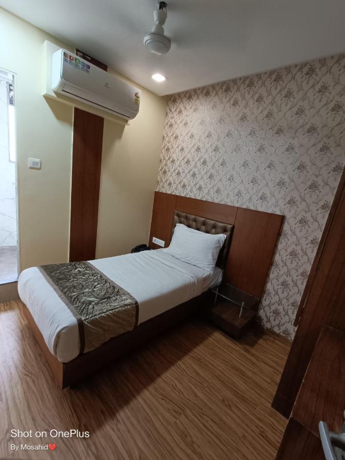 Hotel A Suites Mumbai Exteriör bild